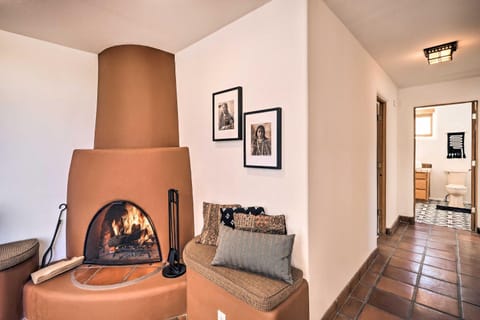 Casa al Reves Pueblo-Style House with Views! House in Santa Fe