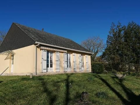 Property building, Spring, Day, Garden, Garden view