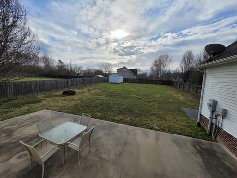 Large backyard with fence! 6 miles from the Cookeville Boat Dock of Center Hill Lake! House in Center Hill Lake