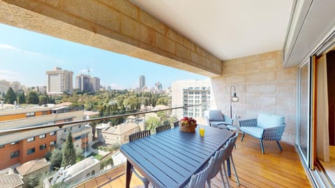 Balcony/Terrace, City view