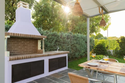 Patio, BBQ facilities