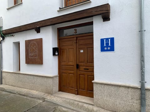 Hostal EL GRIEL NO DISPONEMOS DE RECEPCIÓN FÍSICA Alojamiento y desayuno in Hervás