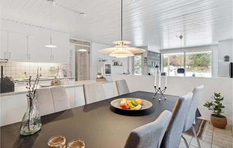 Stunning Home In Blvand With Kitchen House in Blåvand