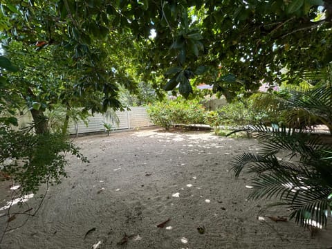 Lush Garden Villa with private pool Casa in Pointe aux Biches