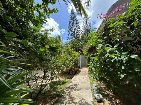 Lush Garden Villa with private pool House in Pointe aux Biches