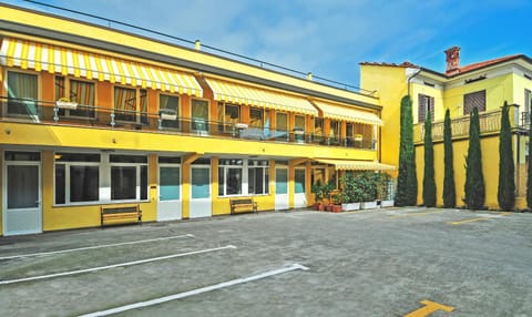 Property building, Nearby landmark, Facade/entrance