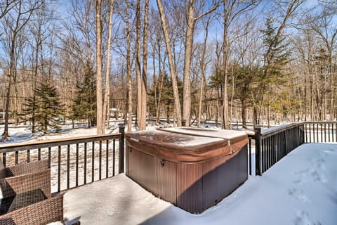 Modern Pocono Lake Escape with Hot Tub and Fireplace House in Coolbaugh Township