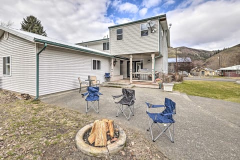 Kooskia Sanctuary with Patio, Fire Pit and Grill! Casa in Nez Perce