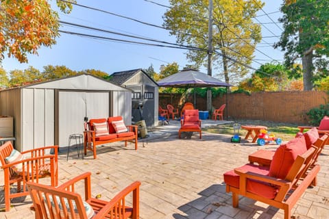 Central Elmont Studio with Great Outdoor Space! Casa in Elmont