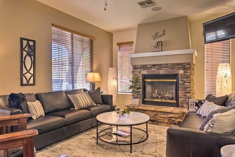 Gilbert Retreat with Pool, Game Room and Home Theater Maison in Gilbert