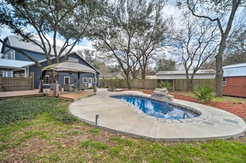 Spacious Abode, Walk to Texas Heroes Square! House in Gonzales