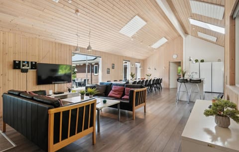 11 Bedroom Stunning Home In Blvand Haus in Blåvand