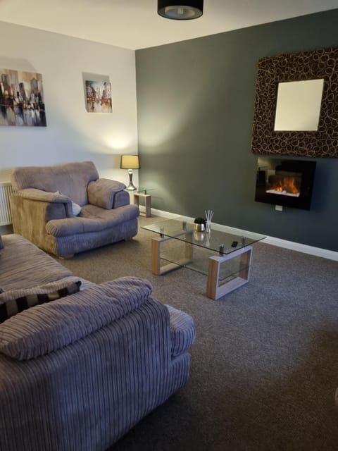 Modern 3 bedroom semi detached home Haus in Limavady