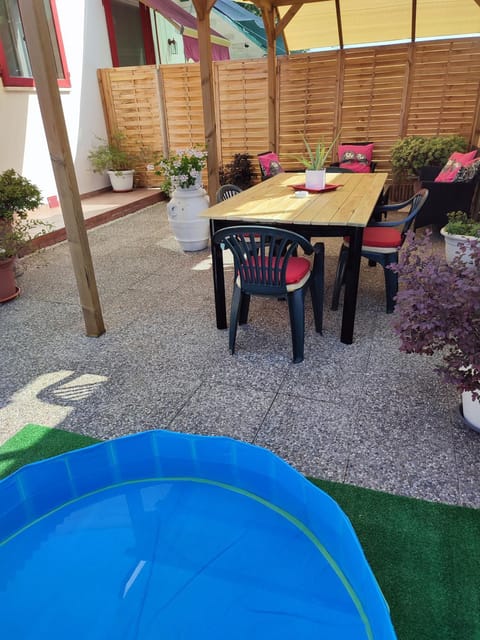 Patio, Swimming pool