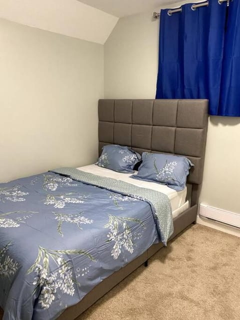 Beautiful and Spacious 1 room in a very quiet area Eigentumswohnung in Airdrie