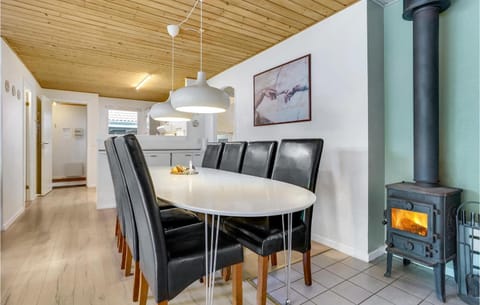 Amazing Home In Oksbl With Kitchen Casa in Henne Kirkeby