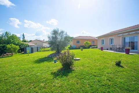 Maison chaleureuse avec jardin 1500m2 Villa in Villefranche-de-Rouergue