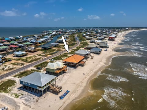 Dauphin Charm - GULF FRONT! Pet Friendly - wrap around porch with observation deck and outdoor seating home Casa in Dauphin Island