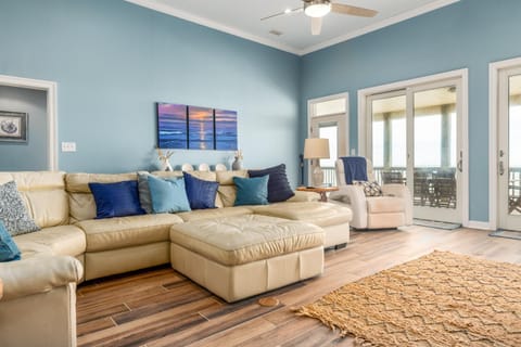 Surf's Up - Beautiful outdoor space as well as a large open floor plan perfect for the whole gang! home House in Dauphin Island