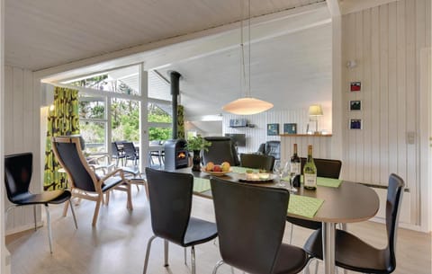 Cozy Home In Henne With Sauna Casa in Henne Kirkeby