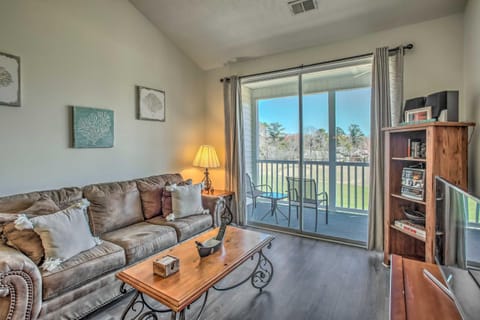 Bright Myrtle Beach Condo with Resort Amenities! Appartamento in Carolina Forest