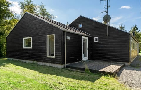 Nice Home In Oksbl With Sauna Casa in Henne Kirkeby