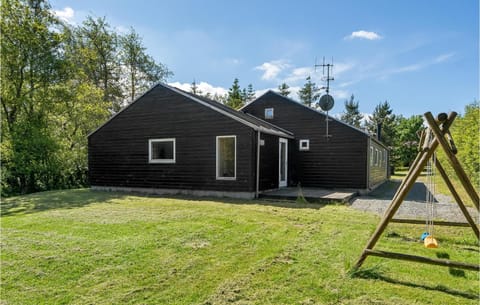 Awesome Home In Oksbl With 4 Bedrooms, Sauna And Wifi House in Henne Kirkeby