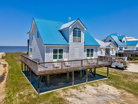 Ohana - Amazing views! A short stroll to gulf beach access, or stay home and relax in the hammocks and ocean breezes, home House in Dauphin Island