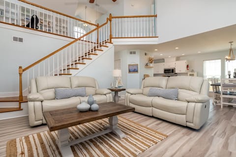 Ohana - Amazing views! A short stroll to gulf beach access, or stay home and relax in the hammocks and ocean breezes, home House in Dauphin Island