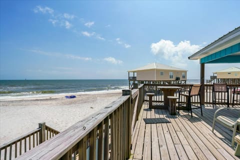 Knee Deep - Amazing beach cottage locates on sugar white sands, Great gulf and bay views, home House in Dauphin Island