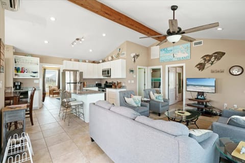 Knee Deep - Amazing beach cottage locates on sugar white sands, Great gulf and bay views, home House in Dauphin Island