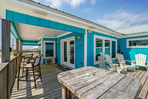 Knee Deep - Amazing beach cottage locates on sugar white sands, Great gulf and bay views, home House in Dauphin Island