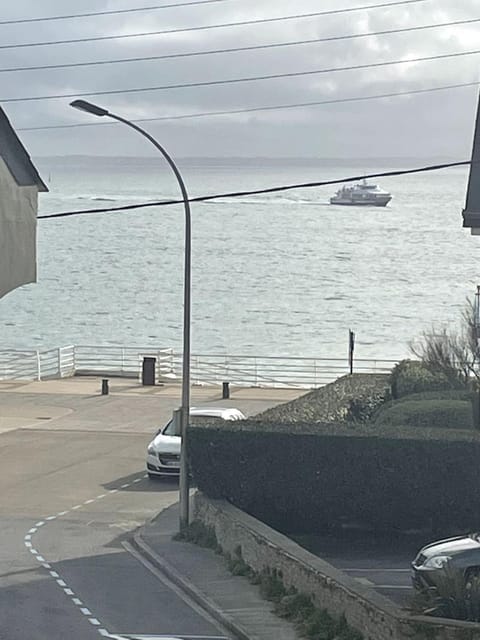 Grande maison vue mer la grande plage a pied House in Quiberon