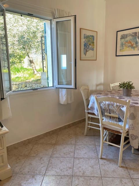 Dining area, Garden view