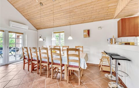 Beautiful Home In Tarm With Wifi Maison in Norre Nebel