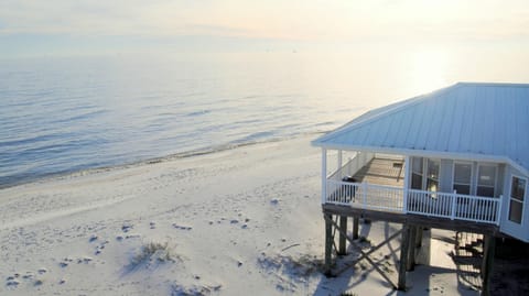 Simple Pleasures - Nothing between you and the water but sugar white sand! home House in Dauphin Island