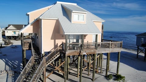 Kowabunga - You'll love the rooftop deck and private heated dipping pool! Pet Friendly! home House in Dauphin Island