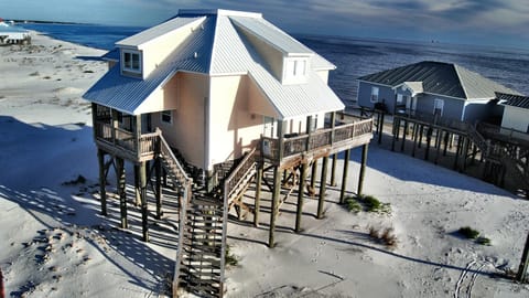 Kowabunga - You'll love the rooftop deck and private heated dipping pool! Pet Friendly! home House in Dauphin Island