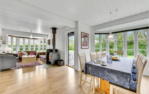 Stunning Home In Tarm With Kitchen Haus in Hemmet