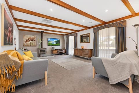 Guthrie's Place - Family Resort Style Home by Echuca Holiday Homes House in Echuca