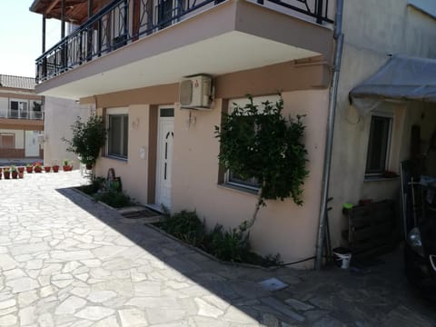 Property building, Patio, Facade/entrance