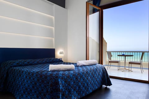 Balcony/Terrace, Photo of the whole room, Bedroom, Sea view