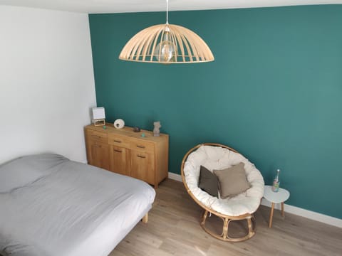 Scandinave - proche gare & centre-ville - stationnement - cour intérieure table & chaises Apartment in Brittany