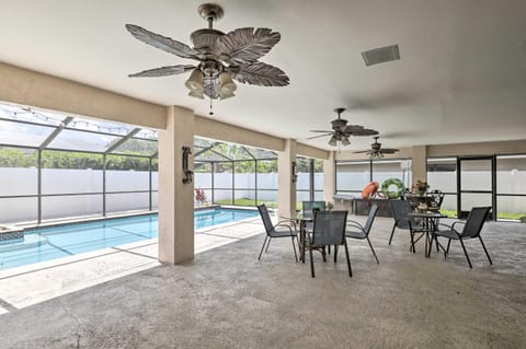Relaxing Tampa Abode with Screened Lanai and Pool Maison in Greater Carrollwood