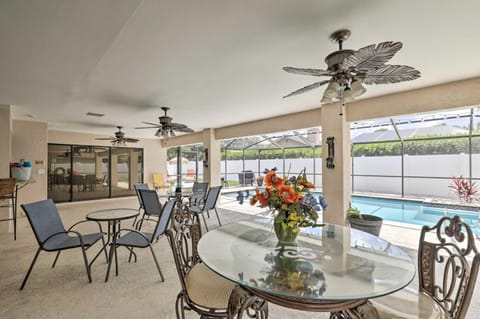 Relaxing Tampa Abode with Screened Lanai and Pool House in Greater Carrollwood