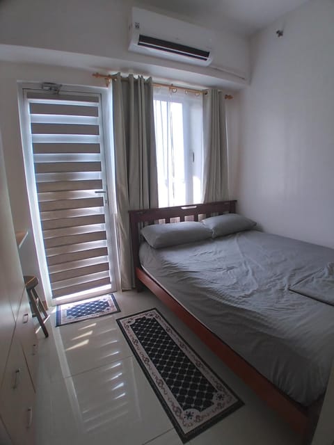 SM South Residences, 1 bedroom with balcony. Condo in Las Pinas