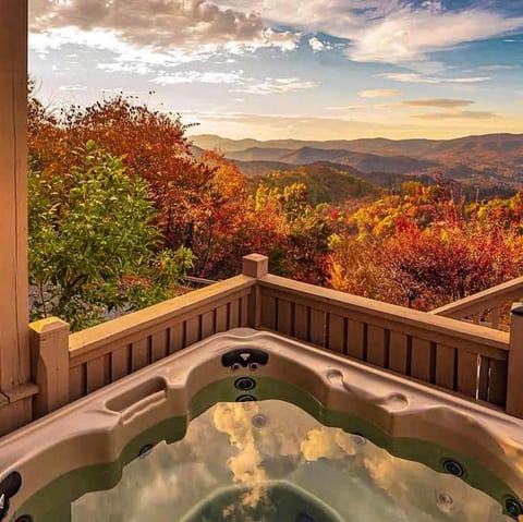 TANASI LODGE - Reunions, Retreats, Weddings, Family Getaways House in Sevier County