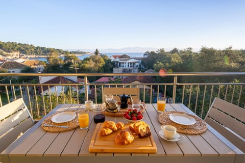 Balcony/Terrace, Seating area, Dining area, Mountain view, Sea view