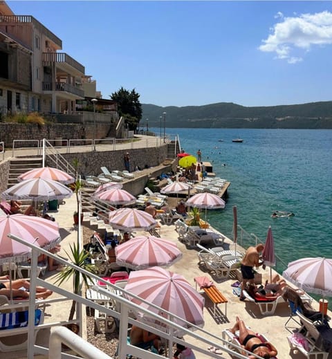 Apartments Villa Glavinić Bed and Breakfast in Neum