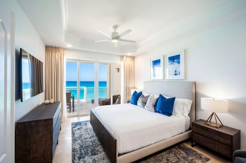 Club Se7en at Beachcomber Apartment hotel in Grand Cayman